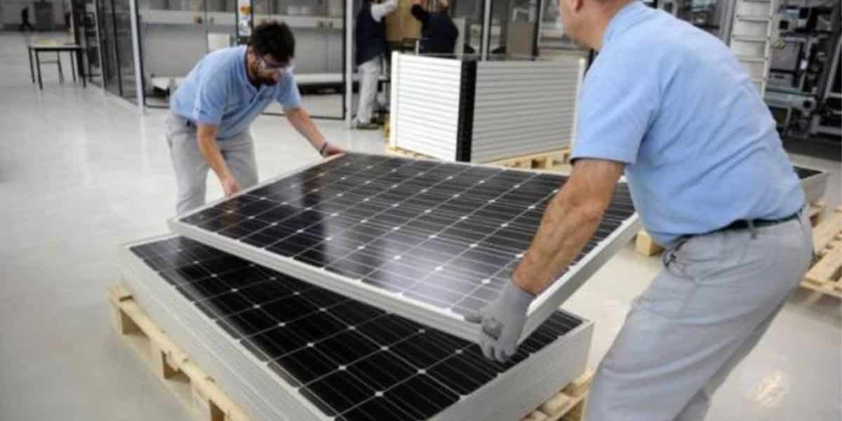 découvrez notre processus de fabrication de panneaux solaires, alliant innovation et durabilité. nous vous accompagnons dans la transition énergétique en vous proposant des solutions photovoltaïques performantes et respectueuses de l'environnement.