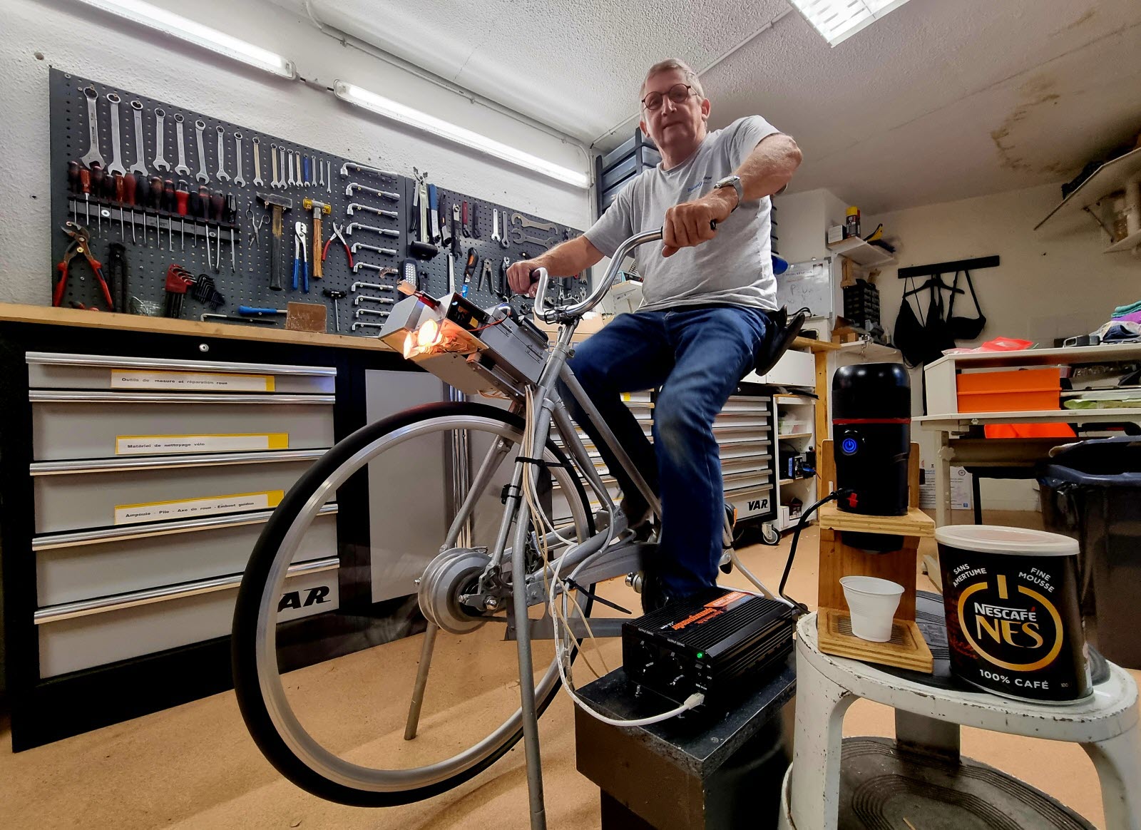 découvrez comment fabriquer votre propre courant électrique facilement et efficacement. suivez nos conseils pratiques et astuces étape par étape pour créer des installations sécurisées et durables. idéal pour les passionnés d'électronique et les bricoleurs en quête de projets captivants.