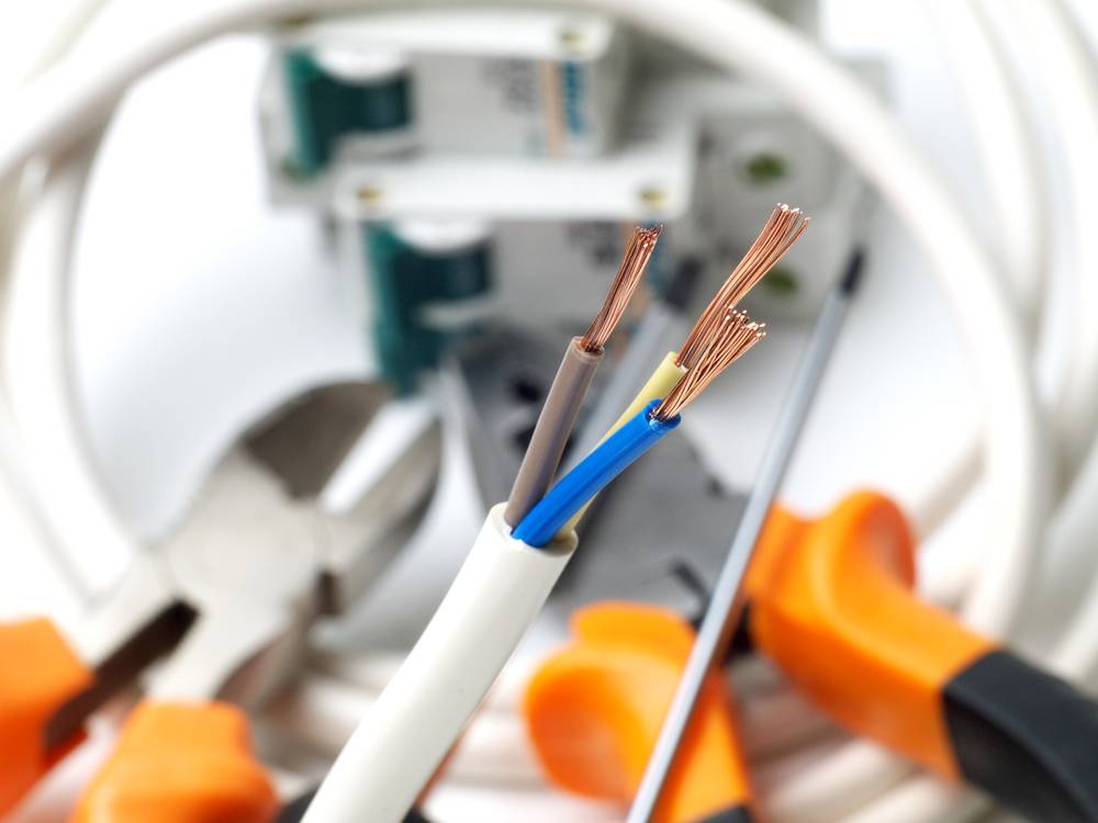 découvrez comment fabriquer votre propre électricité grâce à des méthodes simples et écologiques. apprenez à utiliser des énergies renouvelables et des dispositifs innovants pour réduire vos factures et devenir autonome énergétiquement.