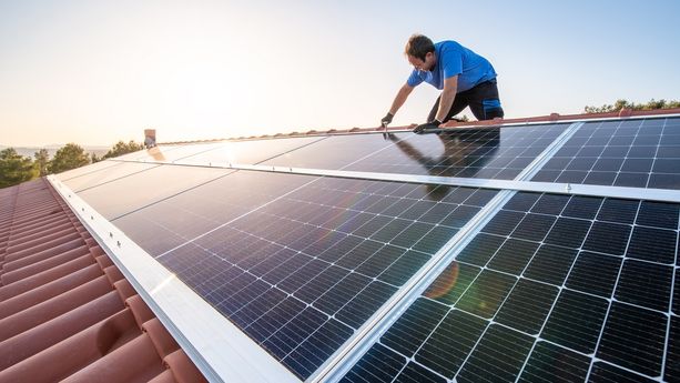 découvrez les solutions de facturation photovoltaïque adaptées à votre installation solaire. optimisez vos revenus et maîtrisez votre consommation d'énergie grâce à des outils de suivi et des conseils d'experts en énergie renouvelable.
