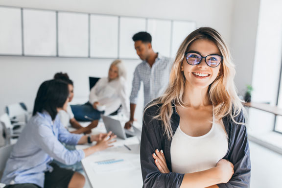 découvrez les compétences et les qualités essentielles d'une femme commerciale, ainsi que son rôle clé dans le développement des affaires. inspirez-vous de témoignages et de conseils pour exceller dans ce secteur dynamique.