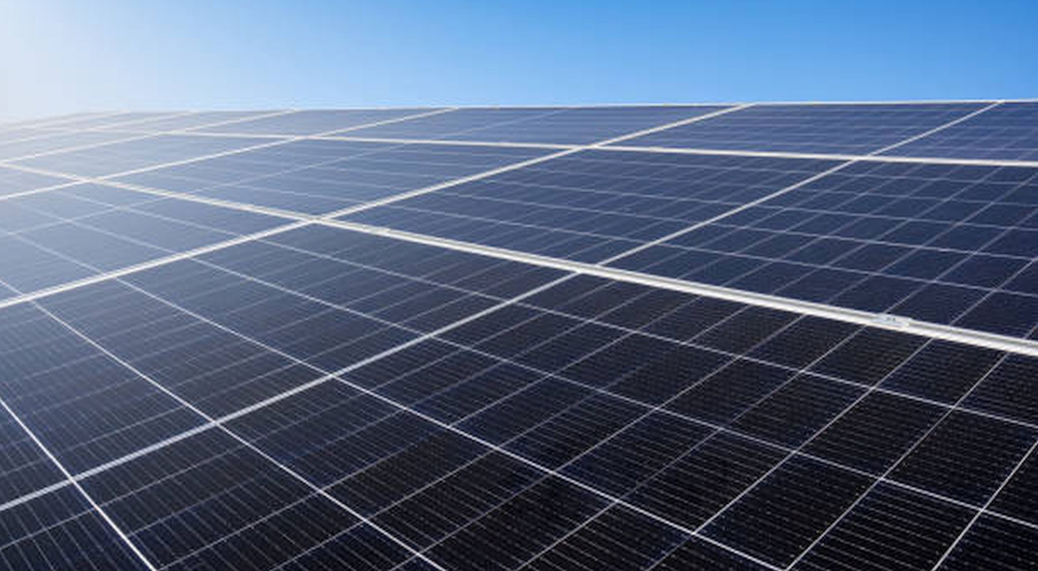 découvrez notre ferme solaire, un projet innovant dédié à l'énergie renouvelable. elle produit de l'électricité propre et durable tout en préservant l'environnement. rejoignez-nous dans la transition énergétique et explorez les avantages d'une exploitation solaire éthique et responsable.