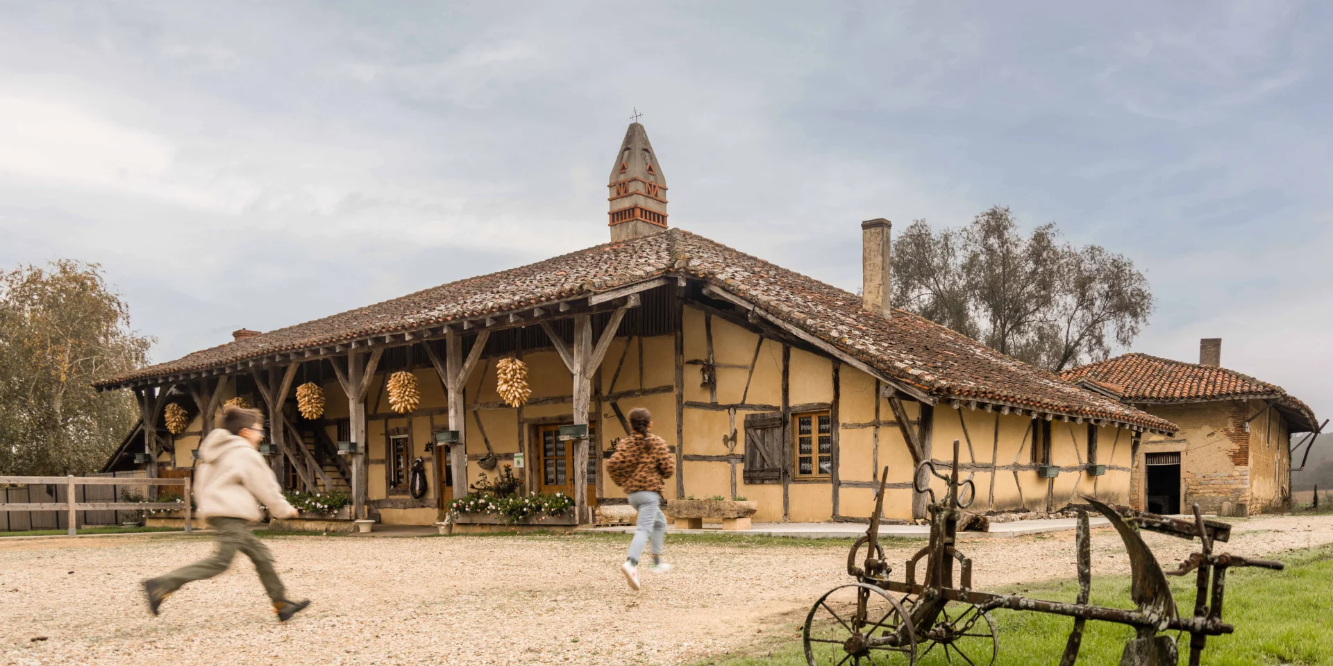 découvrez la vie authentique à la ferme : des produits frais, des animaux, et un retour aux sources en harmonie avec la nature. explorez nos activités agricoles et profitez d'une expérience inoubliable en pleine campagne.