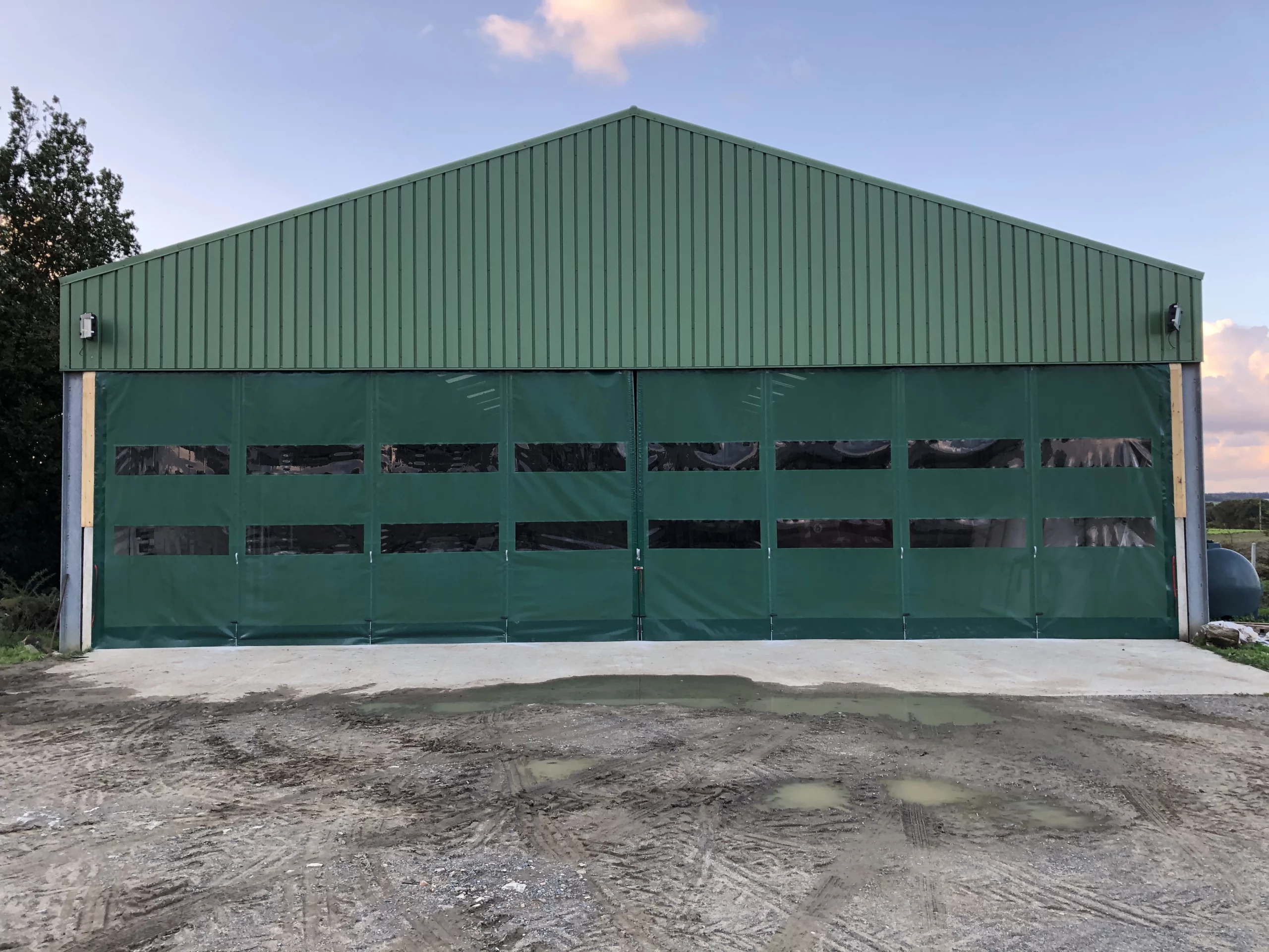découvrez nos solutions efficaces pour la fermeture de hangars, alliant sécurité et praticité. protégez vos installations tout en optimisant l'espace. contactez-nous pour une évaluation personnalisée.