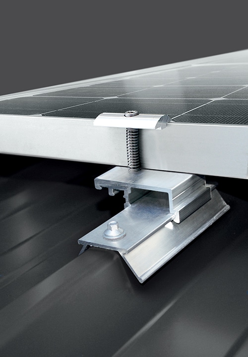 découvrez nos solutions de fixation pour panneaux solaires, conçues pour garantir une installation sécurisée et durable. profitez de nos conseils d'experts pour optimiser l'orientation et la performance de vos panneaux solaires.