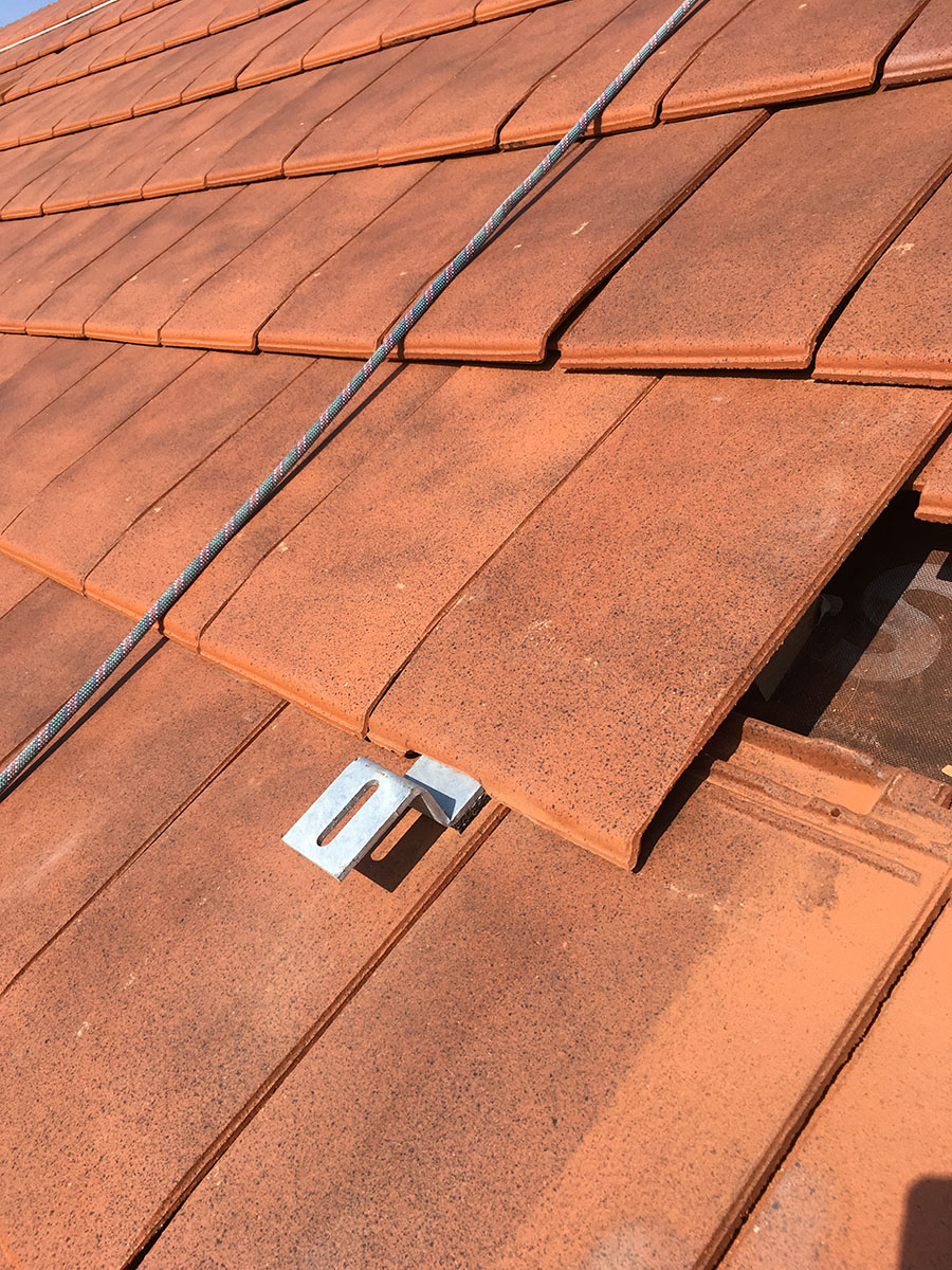découvrez nos méthodes de fixation des panneaux solaires sur tuiles, garantissant une installation sécurisée et efficace. optimisez l'énergie solaire de votre toiture grâce à nos conseils pratiques et techniques adaptées à votre type de tuiles.