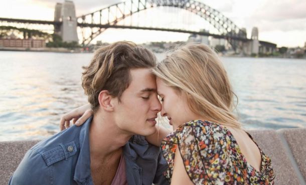 découvrez l'art de flirter avec charme et subtilité. apprenez des astuces et techniques pour séduire, établir une connexion et rendre vos interactions encore plus passionnantes. explorez des conseils pratiques pour maîtriser l'essence du flirt dans vos relations.