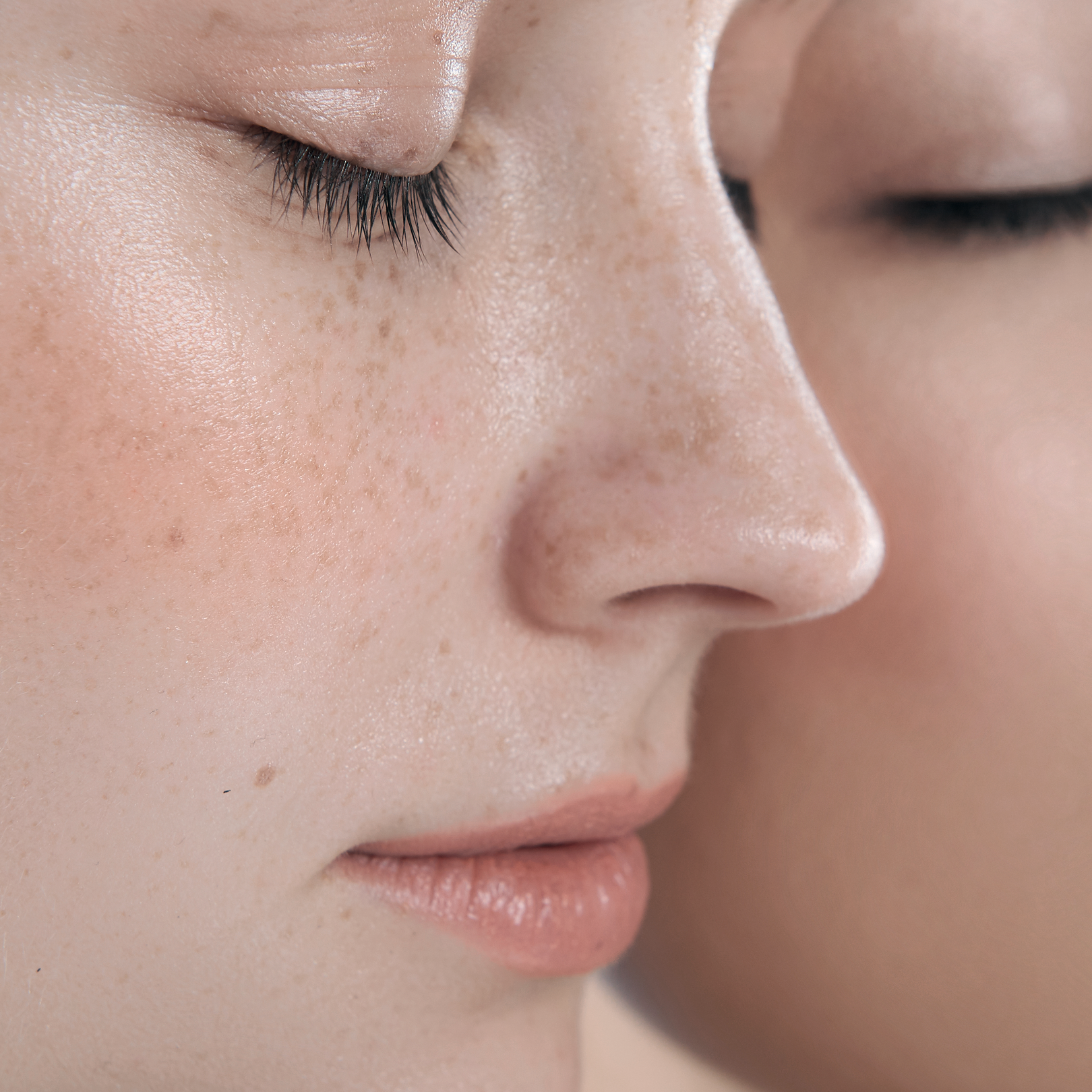 découvrez notre fluide solaire innovant, conçu pour protéger votre peau tout en offrant une touche d'hydratation. parfait pour tous les types de peau, ce produit léger vous aide à profiter du soleil en toute sécurité. protégez-vous des rayons uv avec efficacité et élégance.