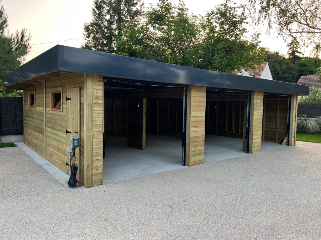 découvrez notre sélection de garages en bois, alliant esthétisme et fonctionnalité. protégez votre véhicule des intempéries tout en ajoutant une touche naturelle à votre espace extérieur. faciles à assembler et durables, nos garages en bois sont la solution idéale pour un rangement pratique et élégant.