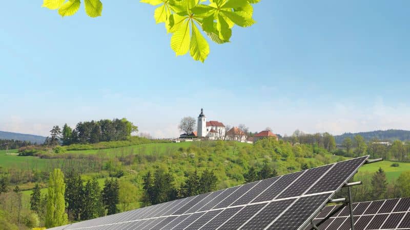 découvrez comment les grêlons peuvent affecter la performance de vos panneaux solaires. apprenez les meilleures pratiques pour protéger votre installation et maximiser son rendement face aux intempéries.