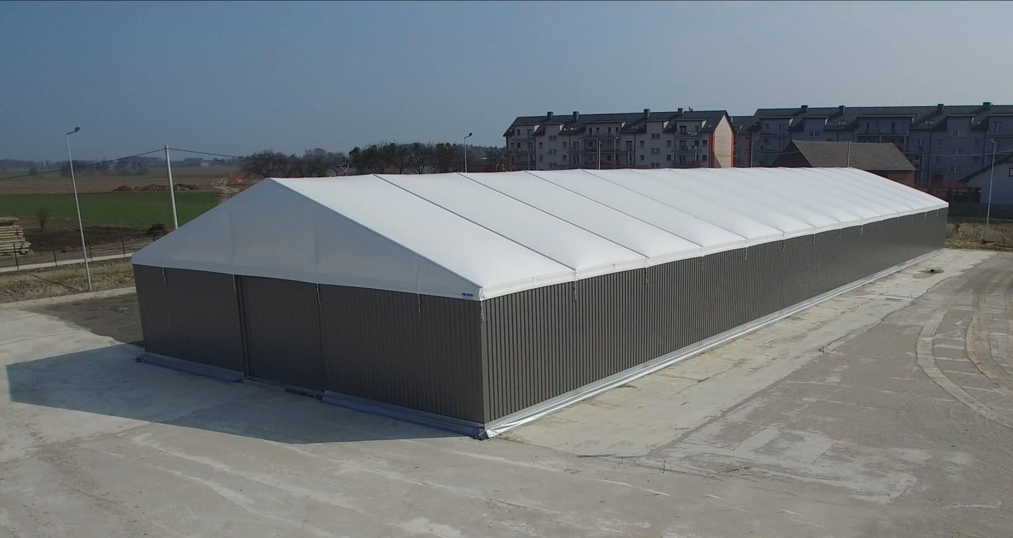 découvrez notre sélection de hangars adaptés à tous vos besoins de stockage. que ce soit pour un usage agricole, industriel ou personnel, nos hangars offrent une protection optimale contre les intempéries et garantissent la sécurité de vos biens.