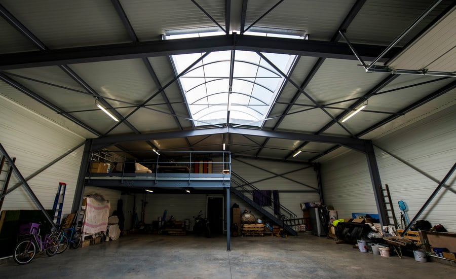 découvrez notre hangar spacieux et polyvalent, idéal pour le stockage, les événements ou les activités industrielles. profitez d'un espace sécurisé et accessible, adapté à tous vos besoins.