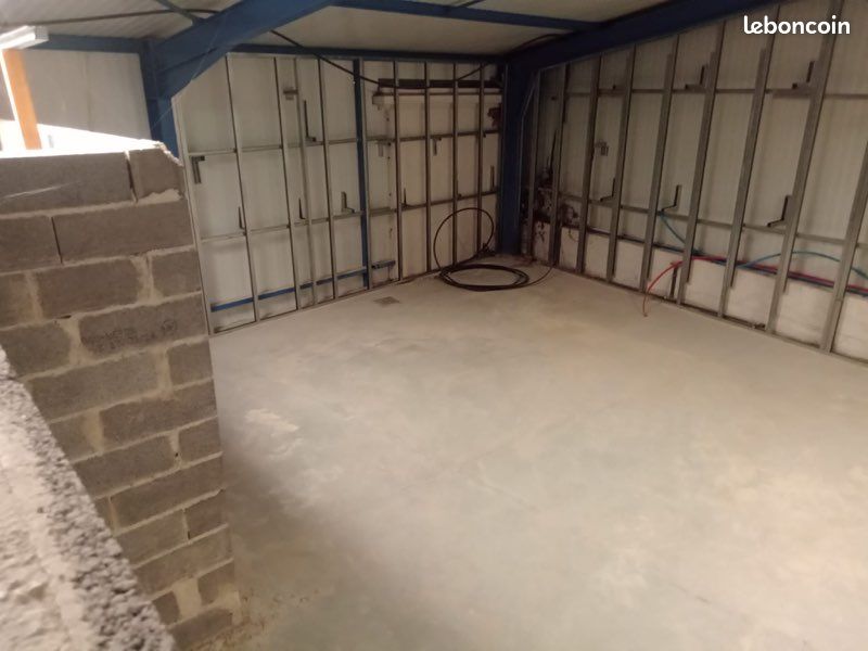découvrez notre hangar à louer, idéal pour le stockage, les activités industrielles ou commerciales. profitez d'un espace spacieux et modulable, situé dans un emplacement stratégique, avec un accès facile pour vos opérations. contactez-nous dès aujourd'hui pour plus d'informations!