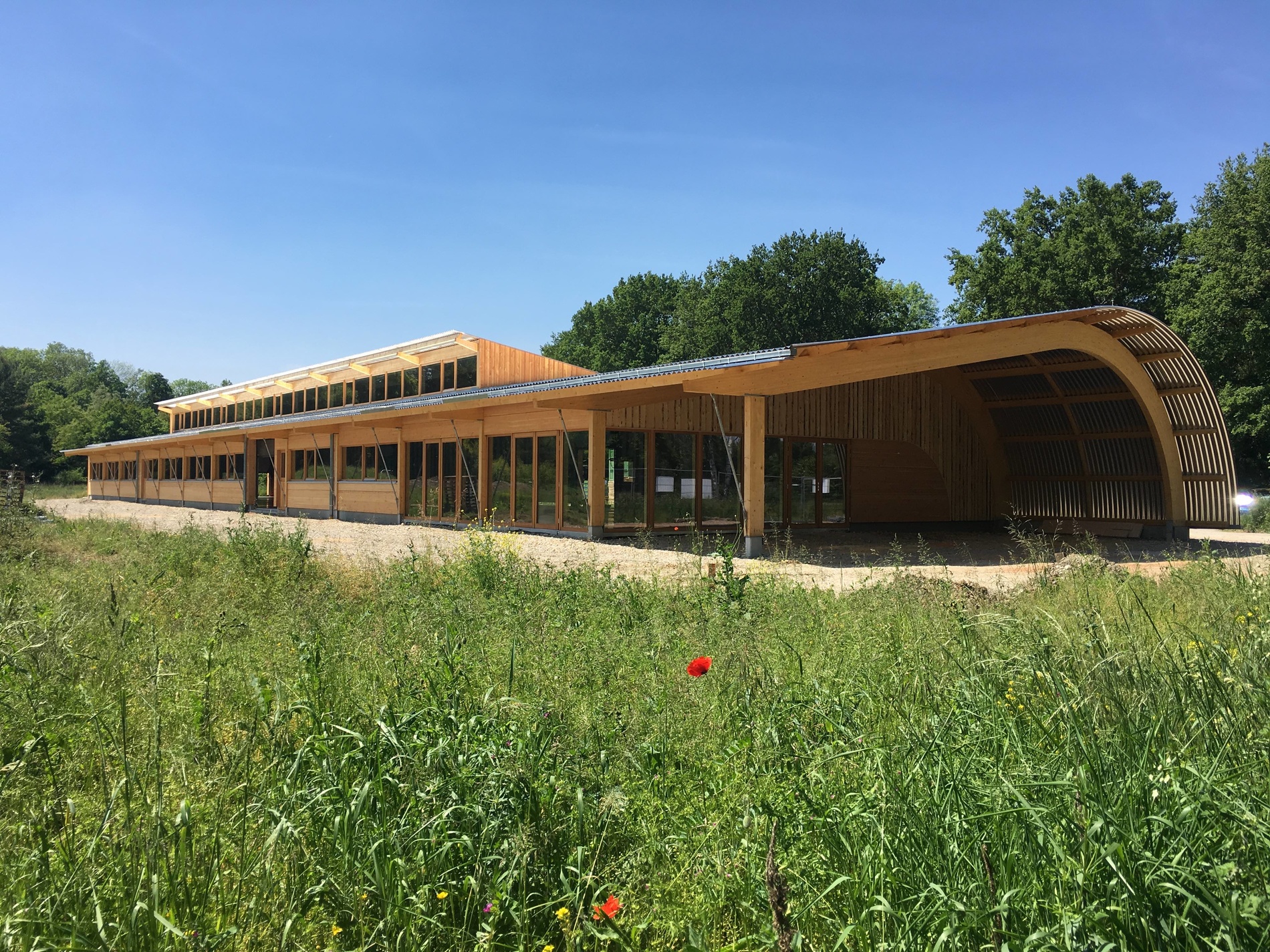 découvrez nos hangars agricoles, solution idéale pour le stockage de vos équipements et récoltes. conçus pour résister aux intempéries, nos structures offrent une grande capacité et une durabilité sans précédent. optimisez votre espace de travail avec nos hangars adaptés à vos besoins.