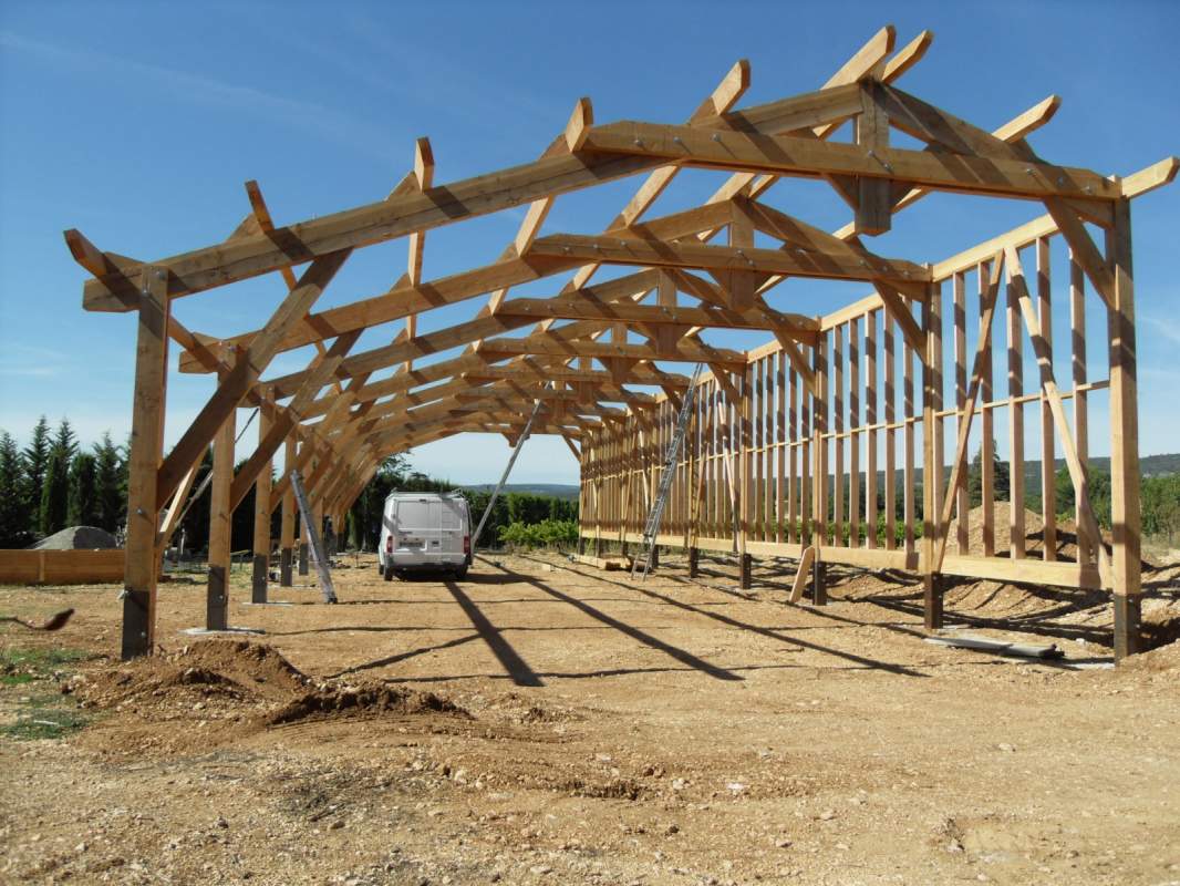 découvrez nos hangars en bois, alliant robustesse et esthétisme. idéals pour le rangement d'outils, de matériel ou pour créer un espace de loisirs, nos hangars respectent l'environnement et s'intègrent parfaitement dans votre jardin. optez pour une solution durable et fonctionnelle.