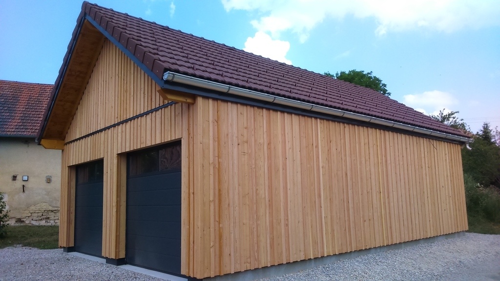 découvrez notre hangar en bois de 40m2, idéal pour le stockage, l'atelier ou le jardin. conçu avec des matériaux de qualité, ce bâtiment s'intègre parfaitement dans votre espace extérieur tout en offrant une solution pratique et esthétique. profitez d'un espace polyvalent, durable et respectueux de l'environnement.