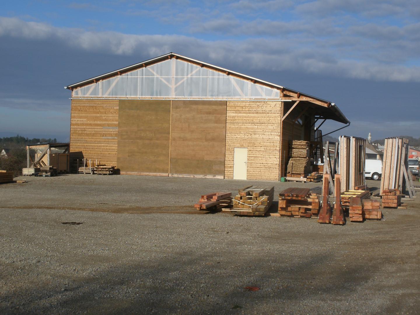 découvrez notre sélection de hangars en bois, alliant esthétique et fonctionnalité. parfaits pour le rangement, l'atelier ou le loisir, nos hangars en bois s'intègrent harmonieusement dans votre jardin tout en offrant une solution durable et écologique.