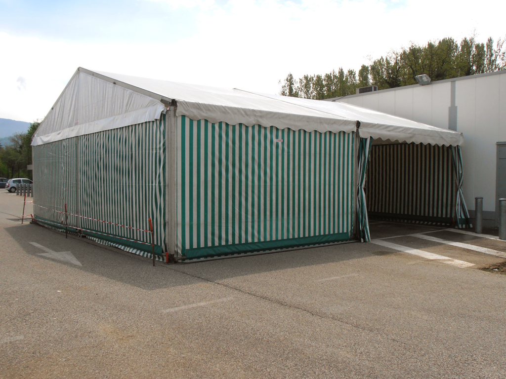 découvrez nos hangars démontables, des solutions flexibles et temporaires pour abriter vos équipements et marchandises. faciles à installer et à transporter, nos hangars s'adaptent à vos besoins tout en offrant une protection optimale.