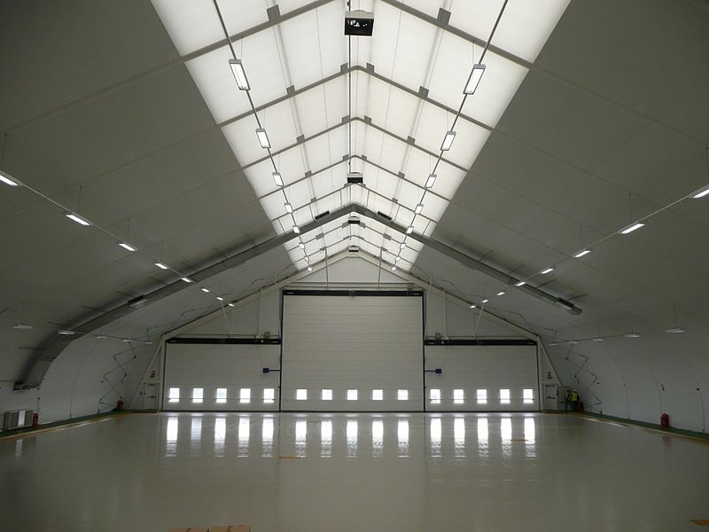 découvrez notre gamme de hangars démontables, idéaux pour le stockage temporaire, l'abri de matériel ou la création d'espaces polyvalents. faciles à monter et à démonter, ces structures offrent une solution pratique et économique pour tous vos besoins en espace.