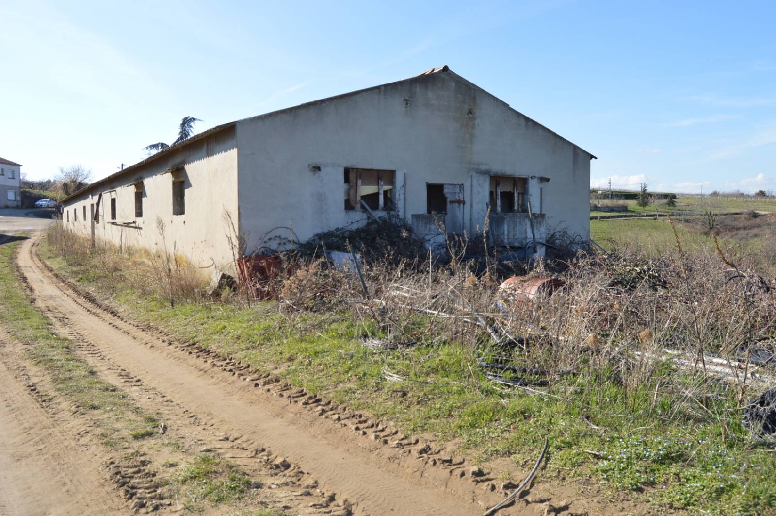 découvrez les avantages d'un hangar habitable, un espace polyvalent alliant confort et praticité. transformez votre hangar en une habitation moderne et fonctionnelle, idéale pour vivre ou pratiquer vos loisirs. explorez nos conseils pour optimiser l'aménagement et profiter pleinement de cet espace unique.