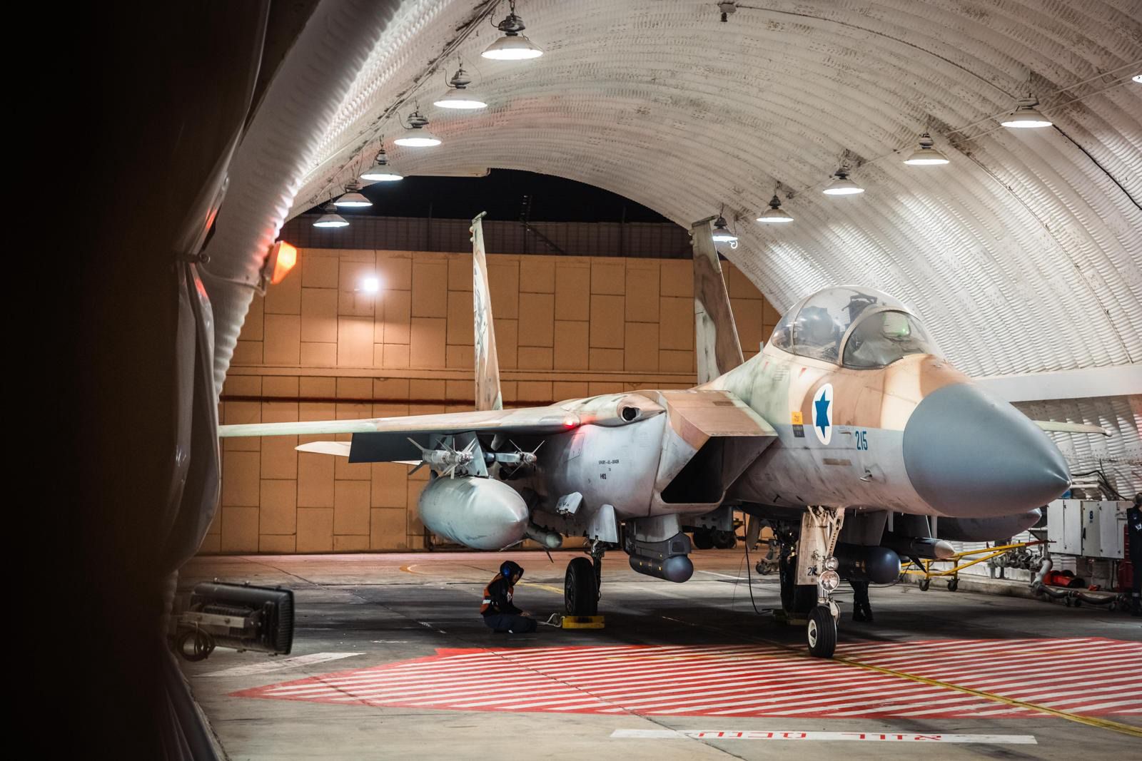 découvrez nos hangars en île-de-france : solutions adaptées pour le stockage, l'entreposage et l'exploitation de vos biens. profitez d'un espace sécurisé et facilement accessible dans un environnement stratégique.