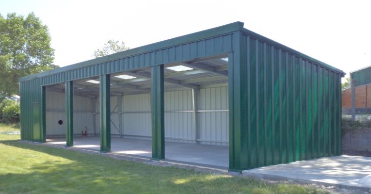 découvrez nos hangars métalliques, idéaux pour le stockage, l'agriculture ou les activités industrielles. résistants, durables et personnalisables, nos hangars s'adaptent à vos besoins et garantissent une protection optimale pour vos biens.