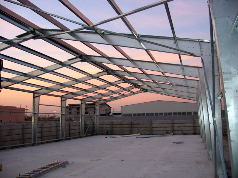 découvrez nos hangars métalliques durables et personnalisables, idéaux pour le stockage, l'agriculture ou l'industrie. conçus pour résister aux intempéries, nos hangars offrent une solution robuste et économique pour tous vos besoins d'espace. profitez d'une construction rapide et efficace avec des matériaux de haute qualité.