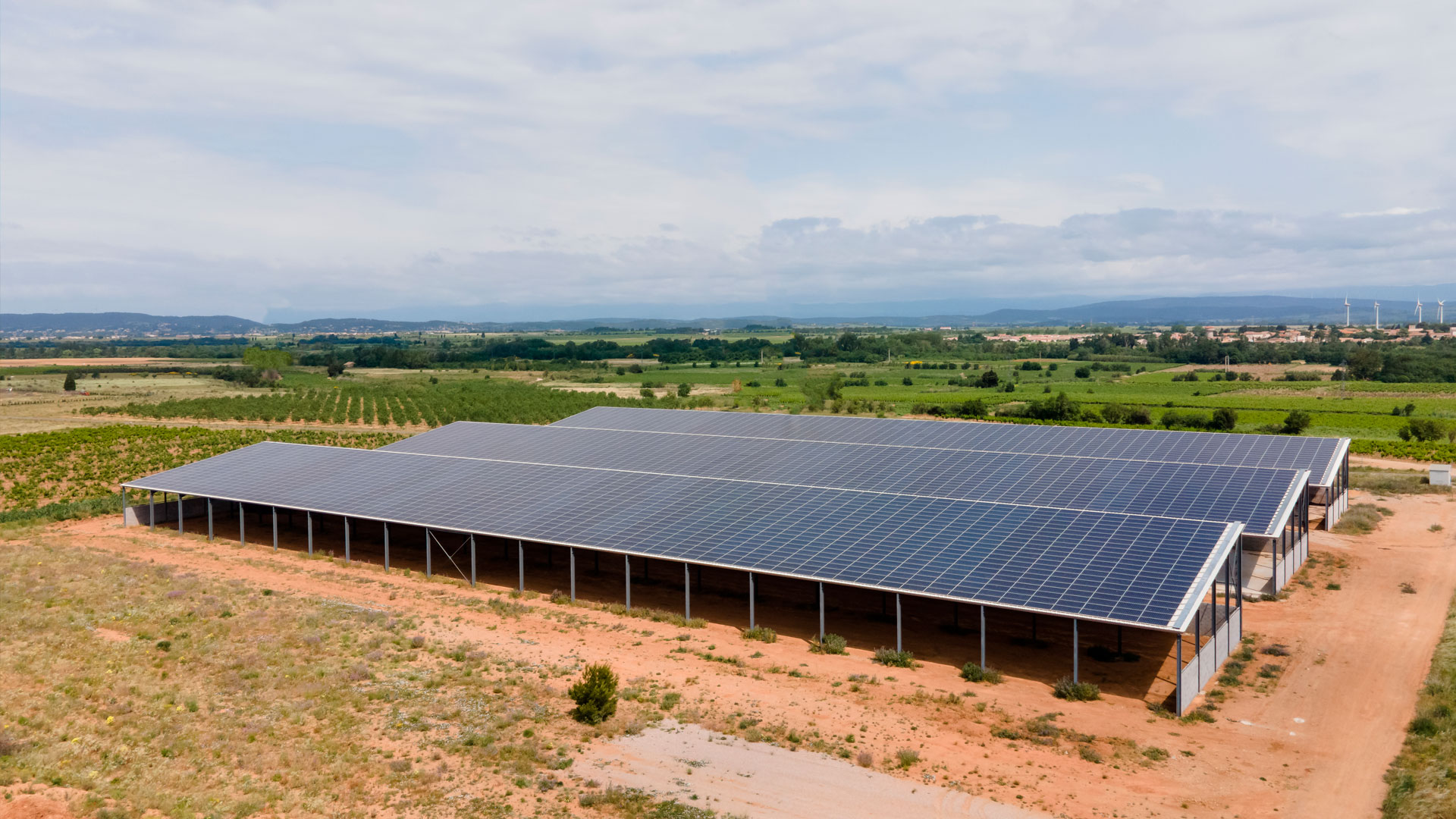 découvrez notre guide complet sur les hangars en parpaing : avantages, construction, entretien et conseils pratiques pour optimiser votre espace de stockage. idéal pour les artisans, agriculteurs ou particuliers à la recherche d'une solution durable et résistante.
