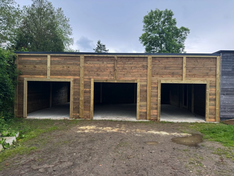 découvrez nos hangars pas chers, idéaux pour le stockage, l'abri de vos véhicules ou la création d'un espace de travail. profitez de nos offres compétitives et transformez vos projets en réalité sans vous ruiner !