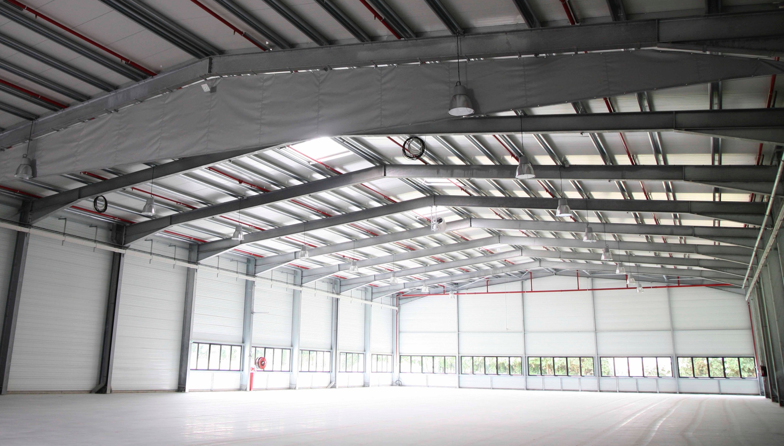 découvrez des hangars personnalisés adaptés à vos besoins spécifiques. que ce soit pour le stockage, l'agriculture ou un usage industriel, notre service vous offre des solutions sur mesure alliant qualité, fonctionnalité et esthétique.