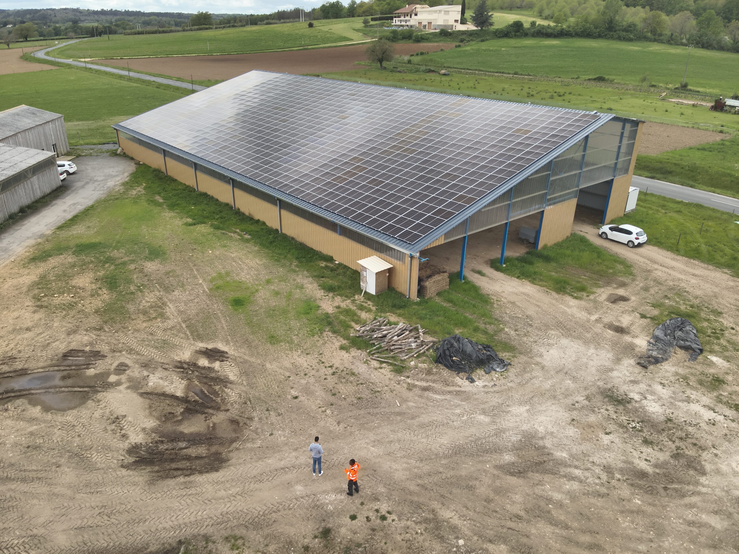 découvrez les avantages des hangars photovoltaïques : une solution innovante pour la production d'énergie solaire, optimisant l'espace tout en réduisant votre empreinte carbone. transformez vos infrastructures en centrales énergétiques durables.