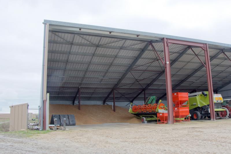 découvrez les avantages des hangars photovoltaïques, une solution innovante alliant espace de stockage et production d'énergie renouvelable. optimisez votre espace tout en contribuant à la transition énergétique.