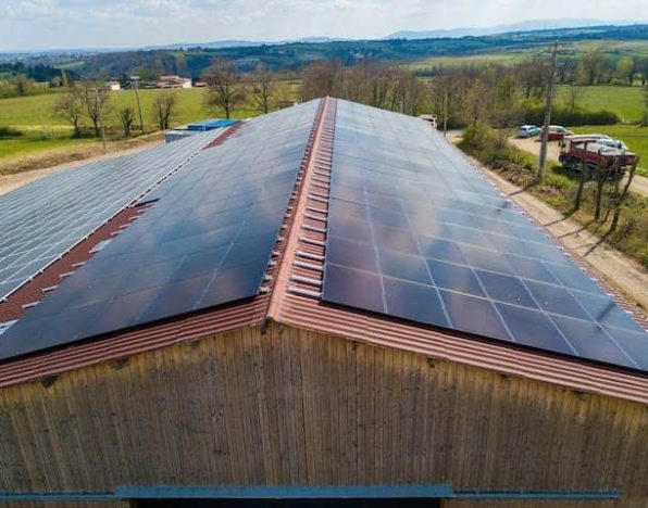 découvrez notre hangar solaire, une solution innovante et écologique pour le stockage et la protection de vos équipements. optimisez l'énergie solaire tout en préservant l'environnement avec cet espace pratique et durable.