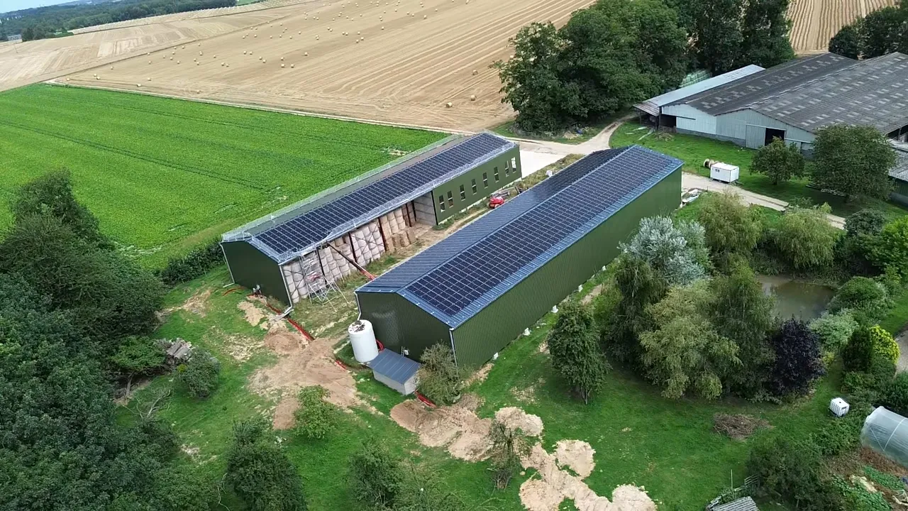 découvrez notre hangar solaire innovant, conçu pour maximiser l'efficacité énergétique tout en offrant un espace de stockage durable. profitez d'une solution écologique qui réduit votre empreinte carbone et optimise l'utilisation des ressources solaires.