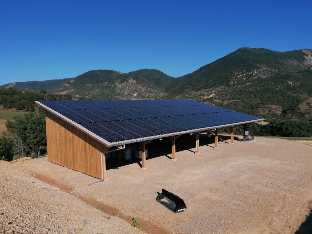 découvrez les avantages d'un hangar solaire, une solution écologique et économique pour vos besoins de stockage. profitez de l'énergie solaire tout en préservant l'environnement avec une construction innovante et durable. transformez votre espace en un bâtiment fonctionnel et respectueux de la planète.
