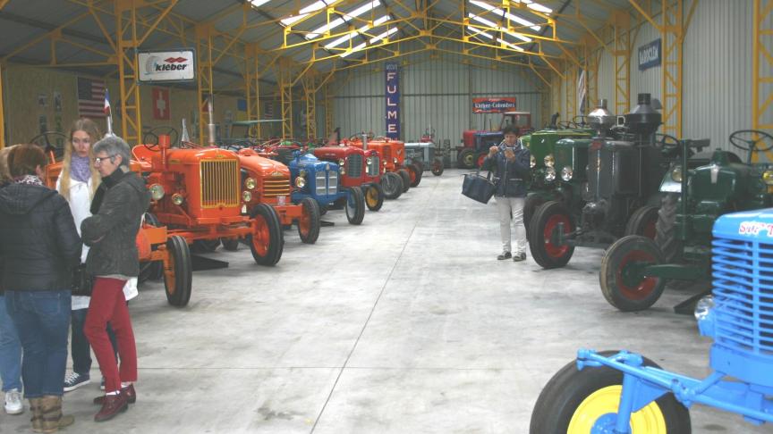 découvrez notre hangar dédié aux tracteurs, conçu pour protéger votre équipement agricole des intempéries tout en offrant un espace de rangement optimal. idéal pour les agriculteurs soucieux de la durabilité de leurs machines.