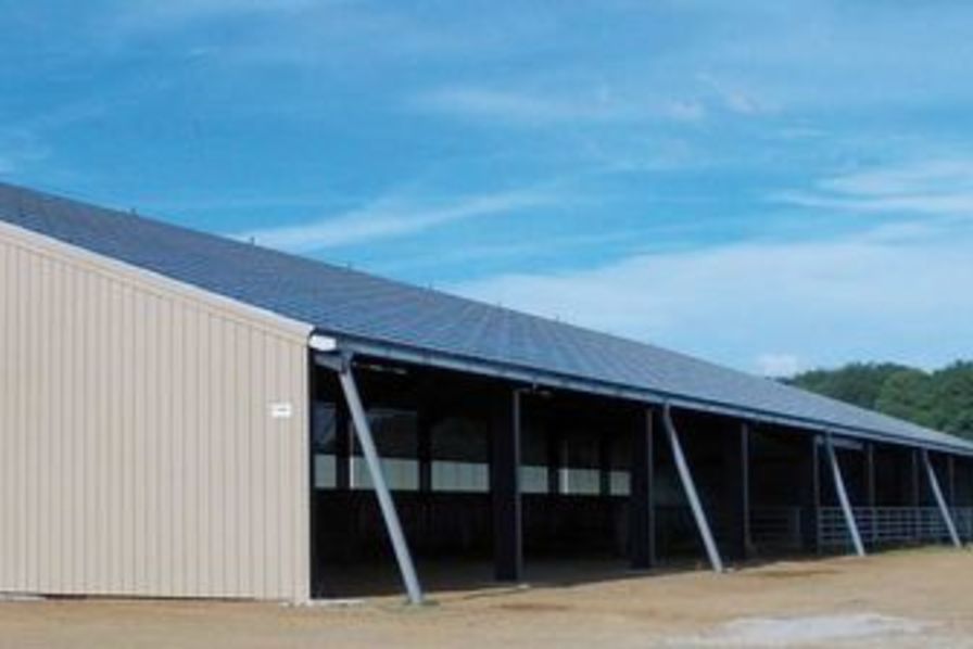 découvrez nos hangars agricoles solaires, une solution durable et innovante pour optimiser l'espace de stockage tout en produisant de l'énergie renouvelable. idéaux pour les exploitations agricoles soucieuses de l'environnement, nos hangars offrent protection, efficacité et économies.