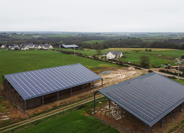 découvrez les hangars solaires, une solution innovante et écologique pour stocker vos équipements tout en produisant de l'énergie renouvelable. profitez d'un espace sécurisé et durable, alliant fonctionnalité et respect de l'environnement.