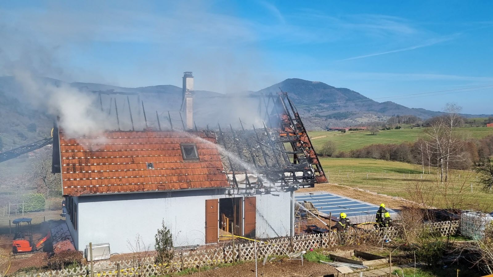 découvrez les causes, les impacts et les mesures de prévention des incendies dans notre article complet. apprenez comment protéger votre environnement et votre sécurité face à ce fléau.