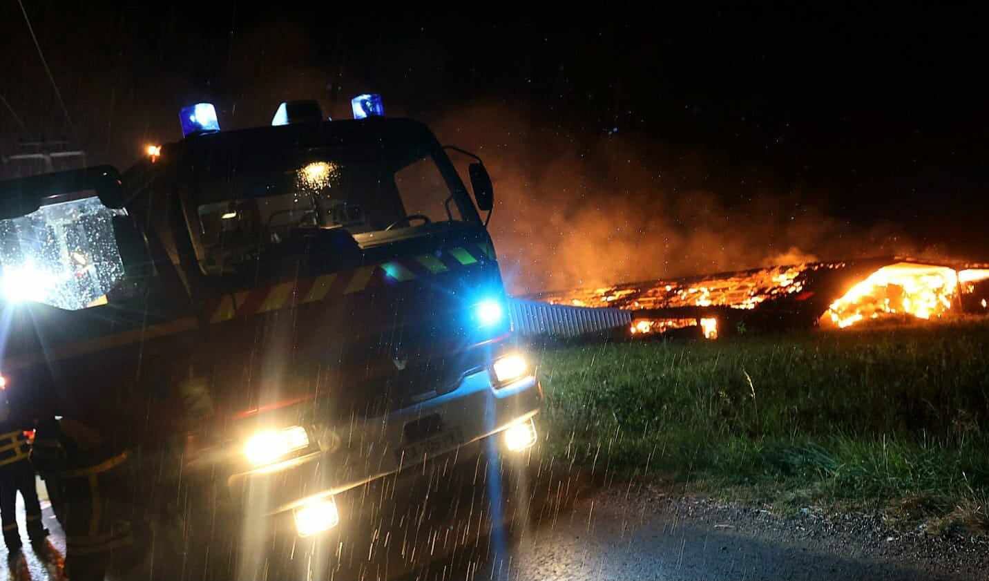 découvrez les mystères de l'incendie solaire, un phénomène fascinant qui illumine notre compréhension des énergies célestes. plongez dans les mécanismes et les effets de ces éruptions solaires sur notre planète et notre technologie.