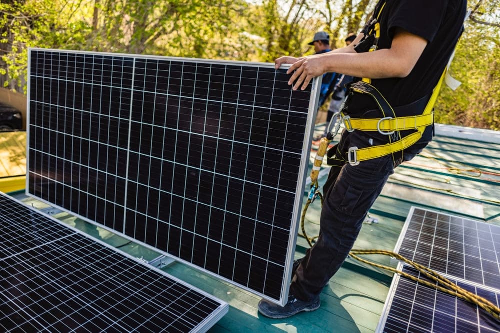 découvrez l'importance de l'inclinaison des panneaux solaires pour maximiser leur performance et optimiser la production d'énergie. apprenez comment ajuster l'angle de vos panneaux pour tirer le meilleur parti du soleil tout au long de l'année.