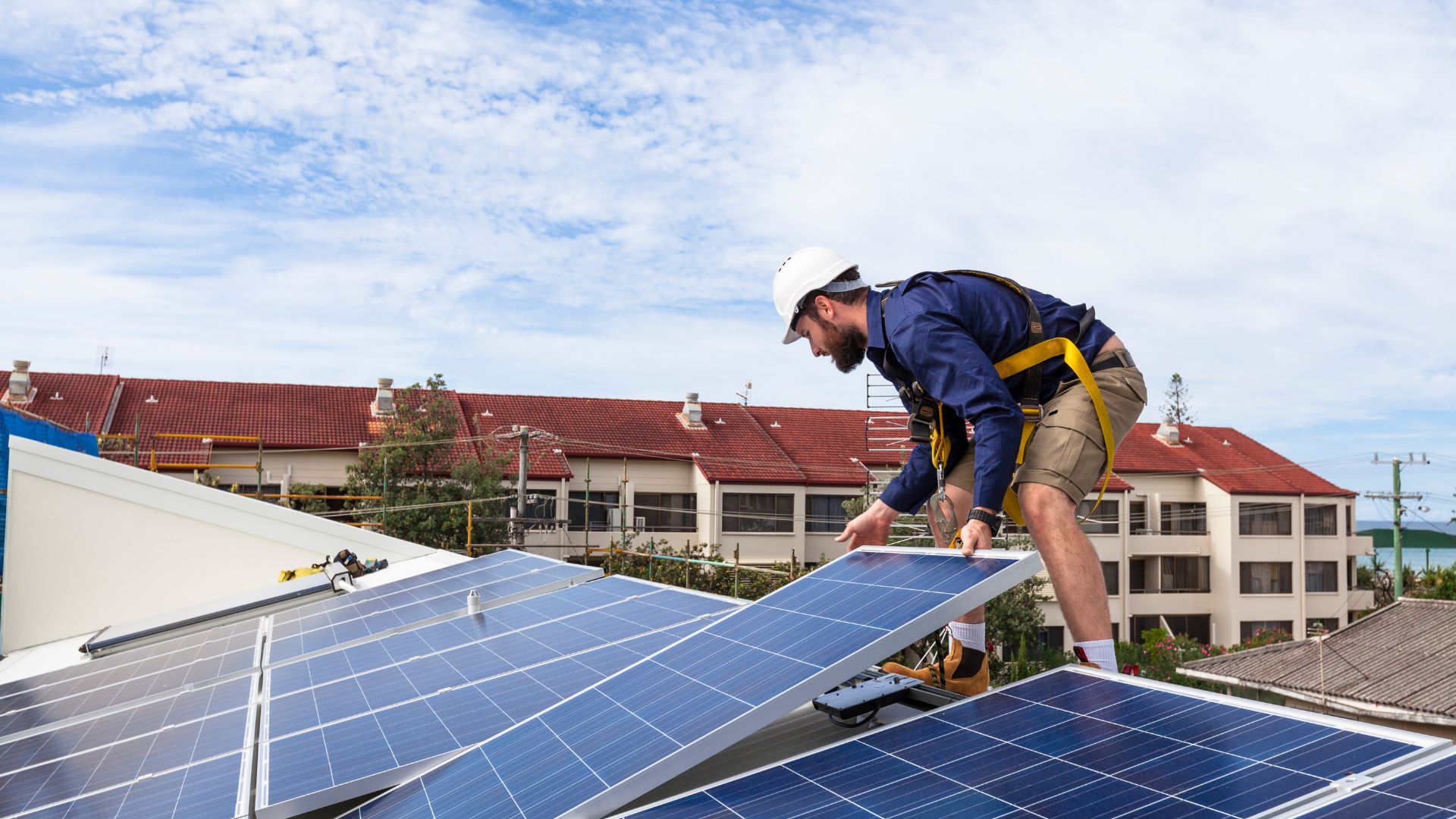 découvrez l'importance de l'inclinaison des panneaux solaires pour optimiser la production d'énergie. apprenez comment le bon angle peut maximiser l'efficacité et la performance de votre installation solaire.