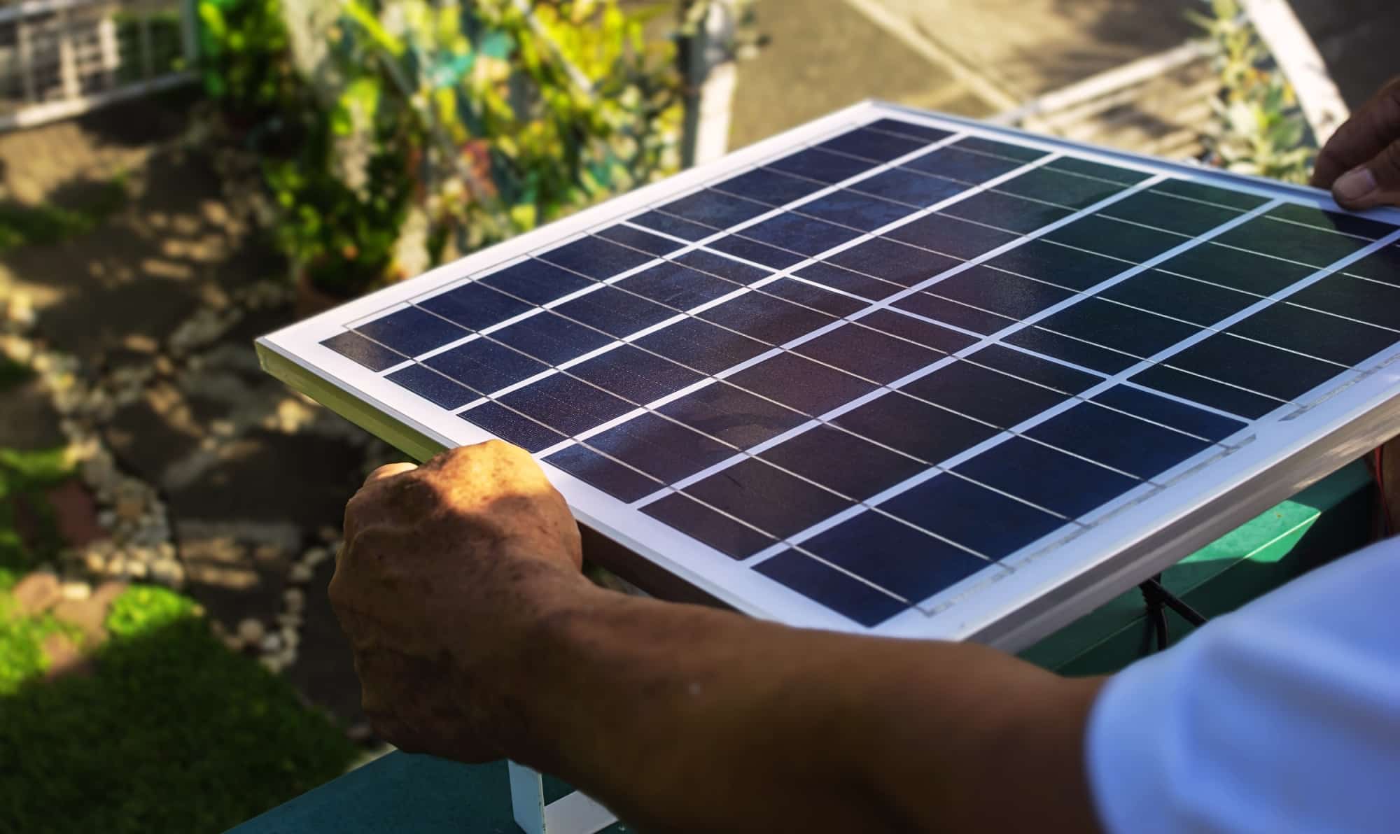 découvrez comment l'inclinaison des panneaux solaires peut optimiser leur efficacité et maximiser la production d'énergie. apprenez les meilleurs angles selon votre région et les conditions climatiques pour tirer le meilleur parti de votre installation photovoltaïque.