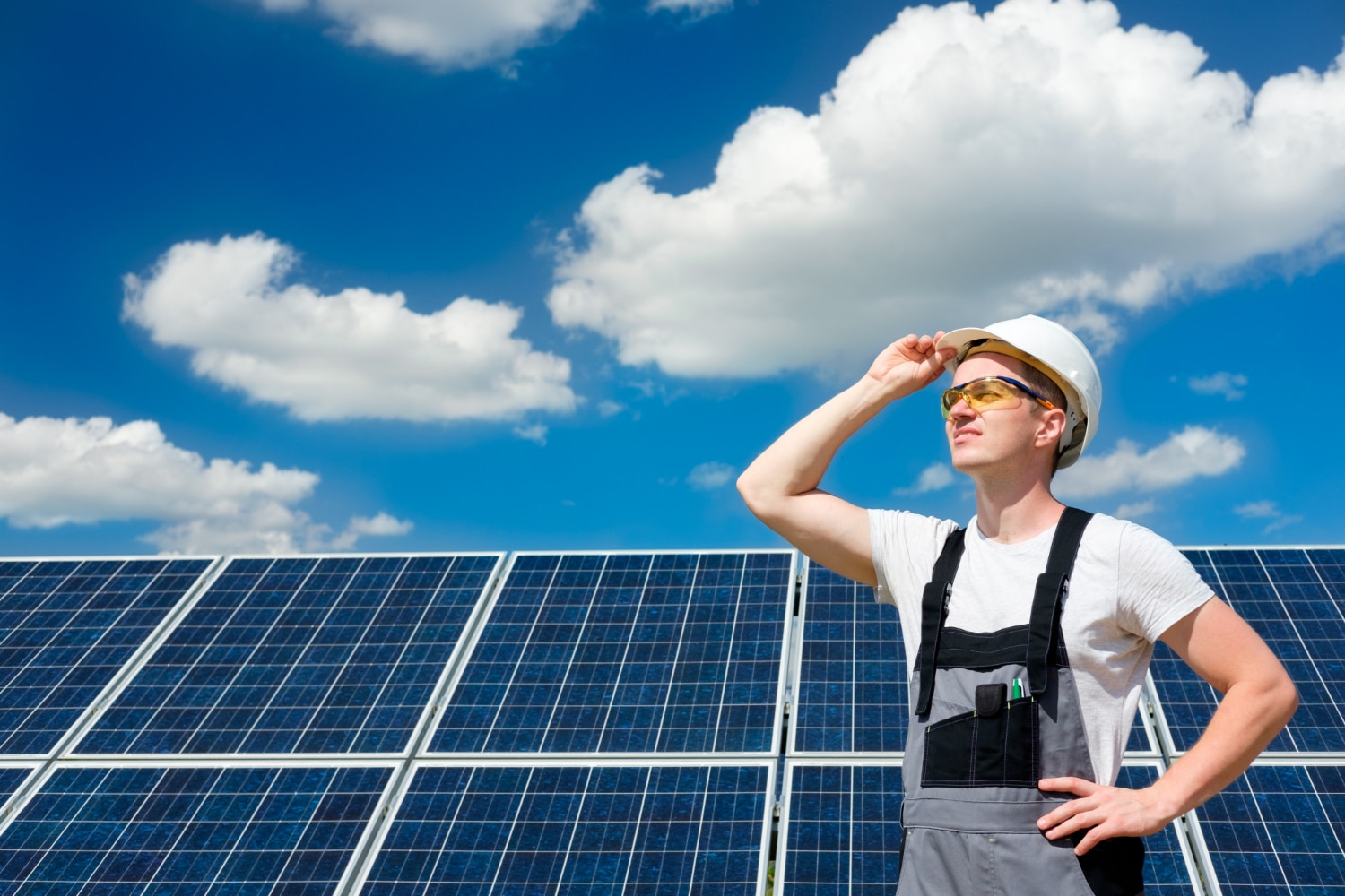 découvrez les inconvénients de l'énergie solaire, en examinant les défis tels que le coût initial élevé, l'intermittence de la production d'électricité, et les exigences en matière de stockage d'énergie. informez-vous sur les aspects importants à considérer avant d'investir dans des panneaux solaires.