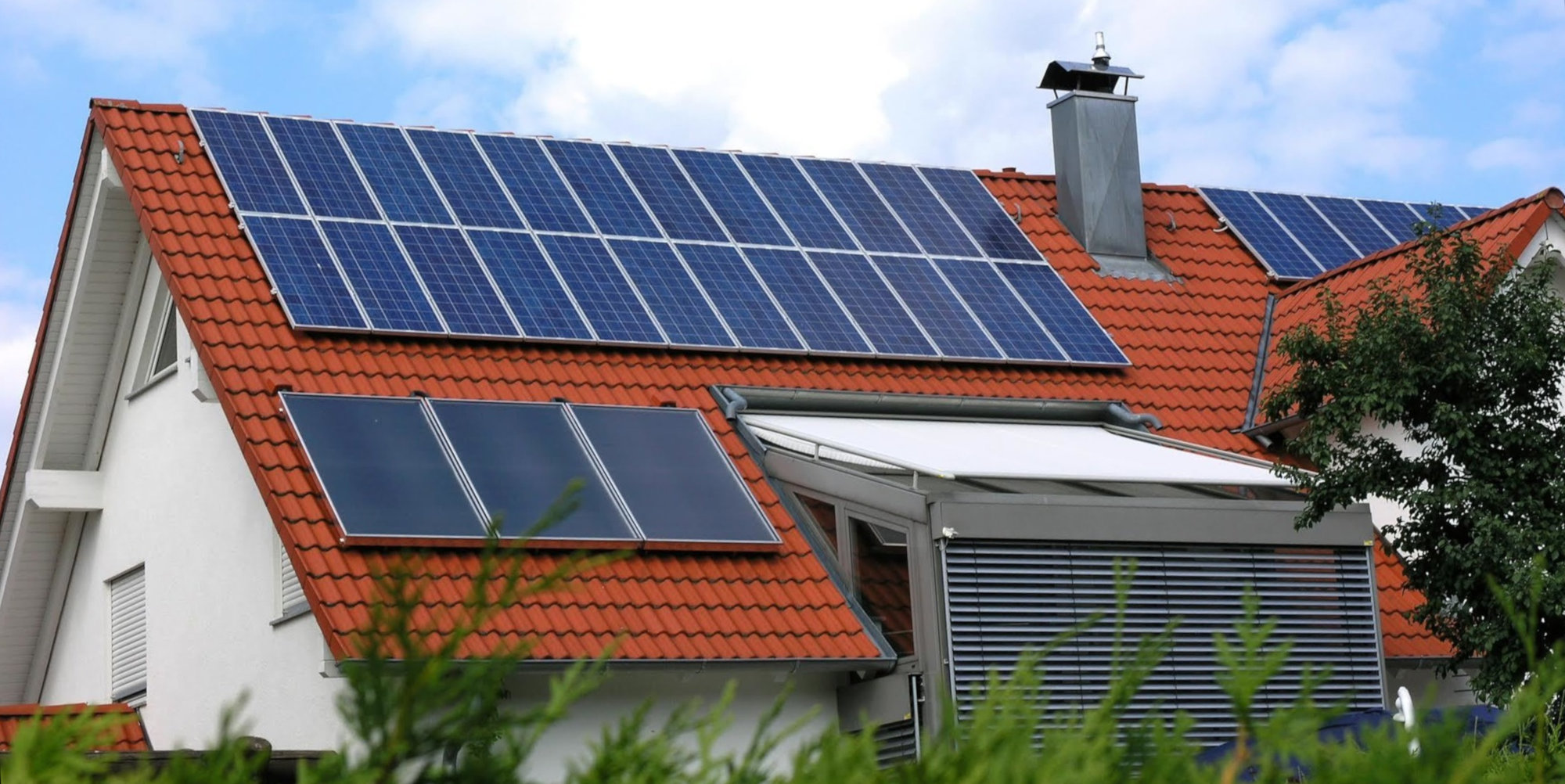 découvrez les principaux inconvénients de l'énergie solaire, de son coût initial élevé à ses limitations en termes d'efficacité et d'intermittence. informez-vous sur les défis liés à cette source d'énergie renouvelable pour mieux envisager son adoption.