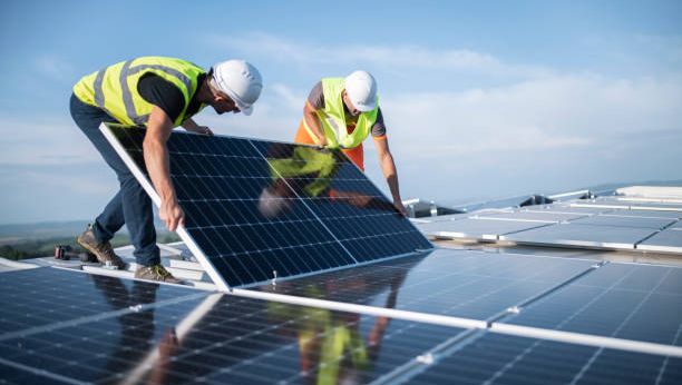 découvrez le rôle essentiel de l'ingénieur photovoltaïque dans la conception et l'optimisation des systèmes solaires. apprenez comment ces experts transforment la lumière du soleil en énergie durable, contribuant ainsi à un avenir énergétique plus vert.