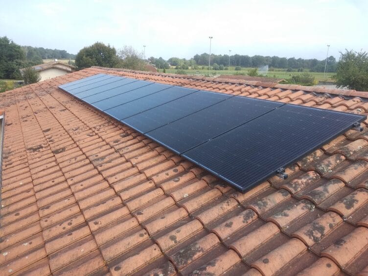 découvrez nos services d'installation de panneaux photovoltaïques en bretagne. profitez de solutions écologiques et rentables pour produire votre propre électricité. contactez nos experts pour un devis personnalisé et participez à la transition énergétique en toute sérénité.