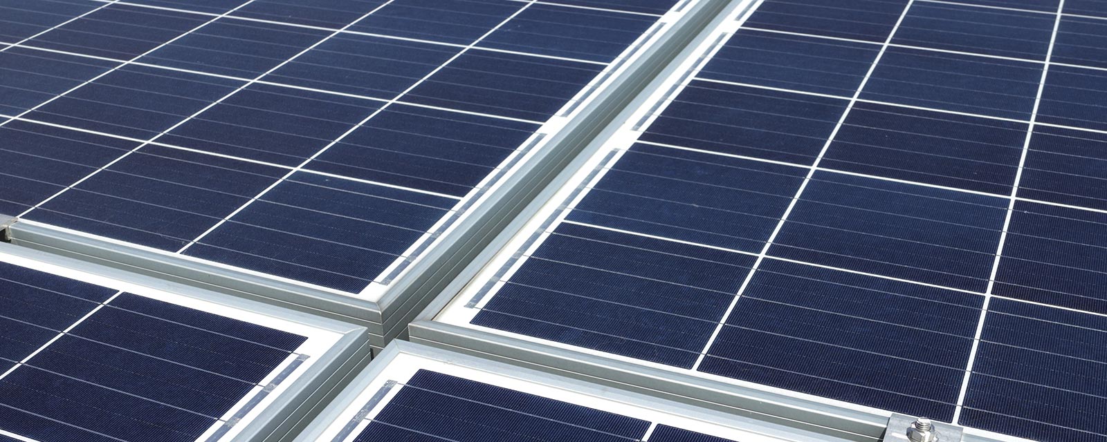 découvrez comment l'installation photovoltaïque peut transformer votre maison en une source d'énergie renouvelable. profitez d'économies sur vos factures d'électricité tout en contribuant à la protection de l'environnement grâce à des panneaux solaires performants.