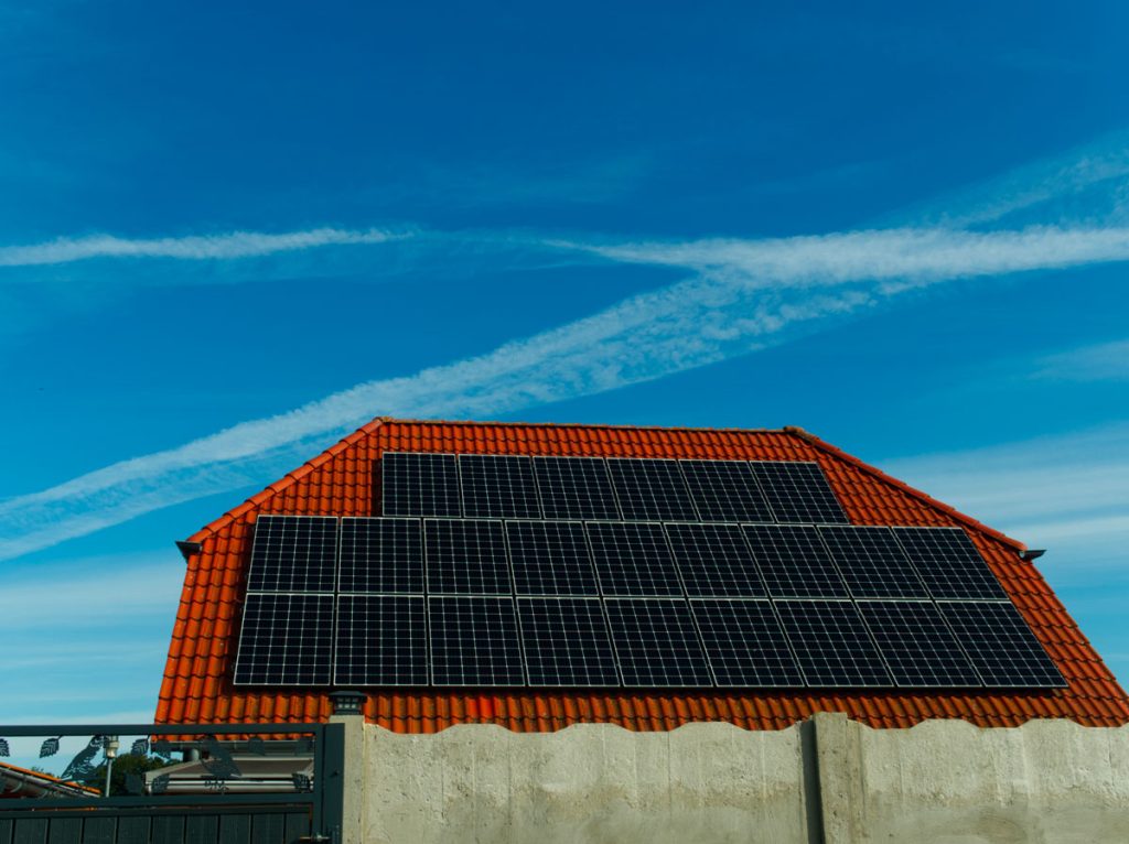 découvrez notre service d'installation de panneaux photovoltaïques de 3 kwc, une solution idéale pour produire votre propre énergie renouvelable, réduire vos factures d'électricité et contribuer à la protection de l'environnement. bénéficiez d'une expertise professionnelle et d'un accompagnement personnalisé tout au long de votre projet.