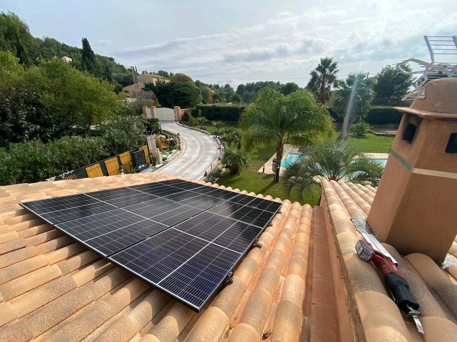 découvrez l'installation photovoltaïque 3kwc, une solution efficace pour réduire votre facture d'électricité et contribuer à la transition énergétique. optez pour l'énergie solaire et profitez d'une installation optimale, respectueuse de l'environnement.